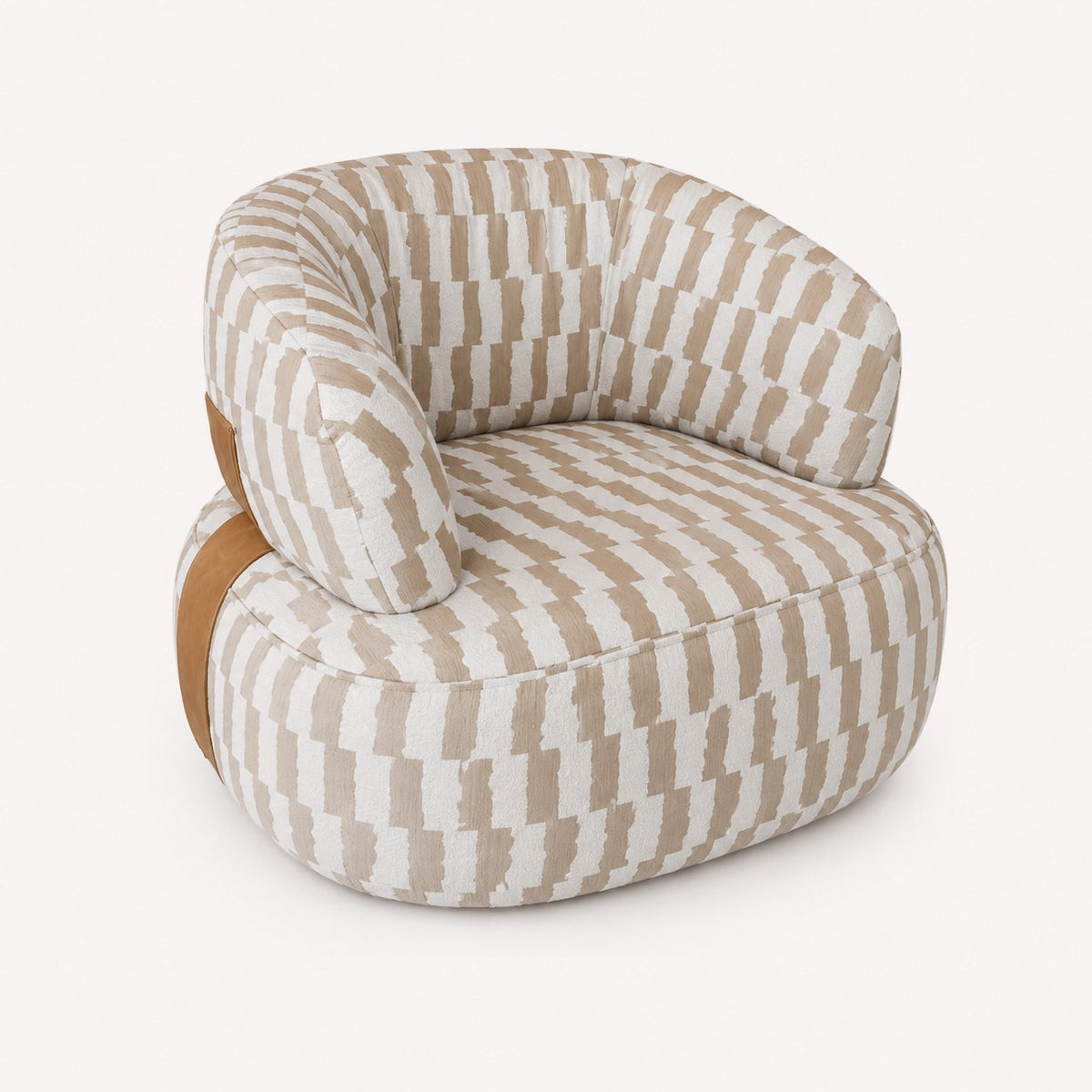 Grizzly lounge chair with leather side straps